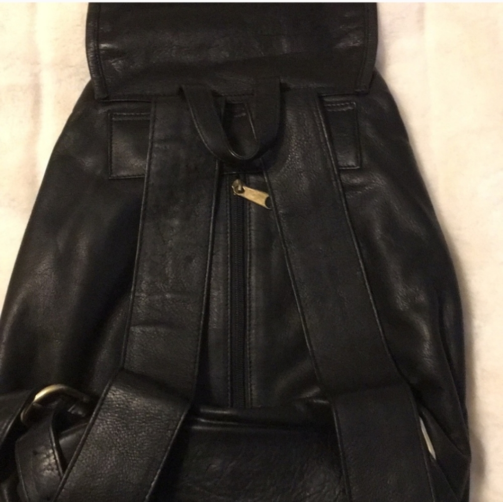 Boulder Ridge Leather Backpack - Picture 3 of 11
